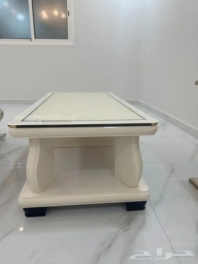 طاوله للبيع 1