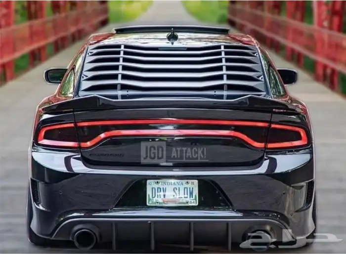 مدرج قزاز خلفي تشارجر اسود لامع 2011-2022 1