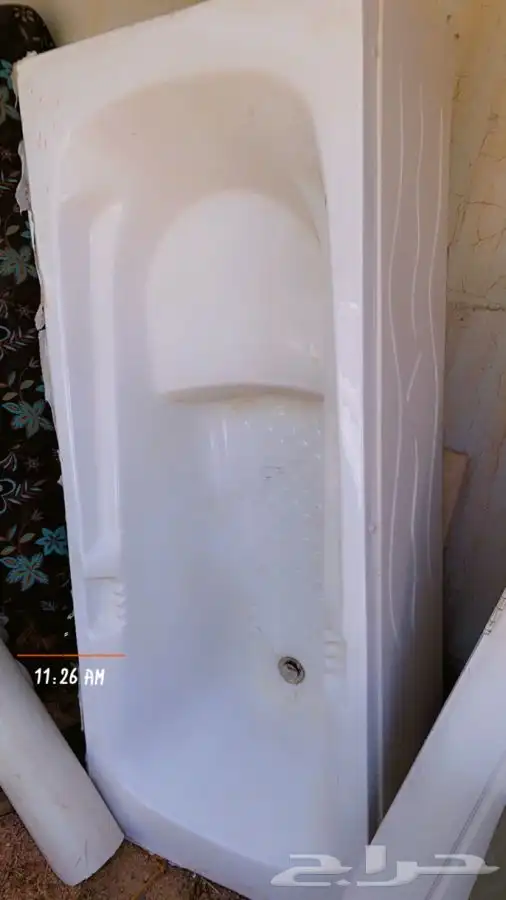 بانيو كبير 160 وباب خشب شبه جديد 0
