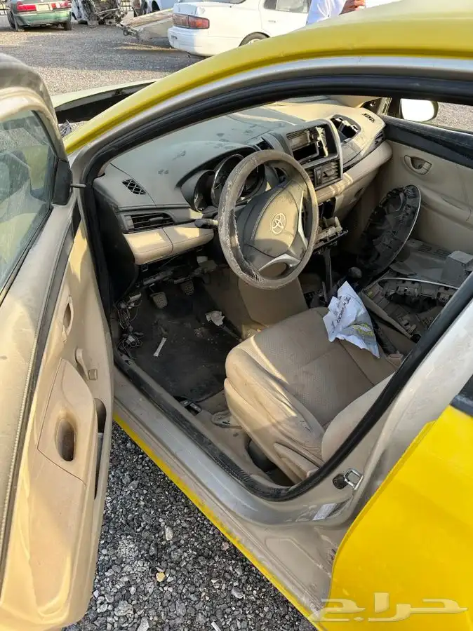 قطع غيار يارس 2015 تشليح 3