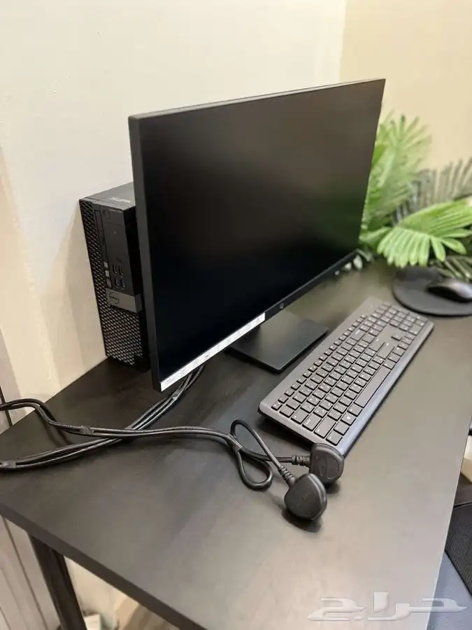 كمبيوتر مكتبي مع مكتب من ايكياء جديد استخدم 3ايام 0