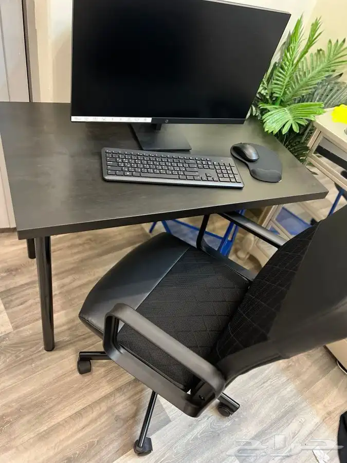 كمبيوتر مكتبي مع مكتب من ايكياء جديد استخدم 3ايام 4