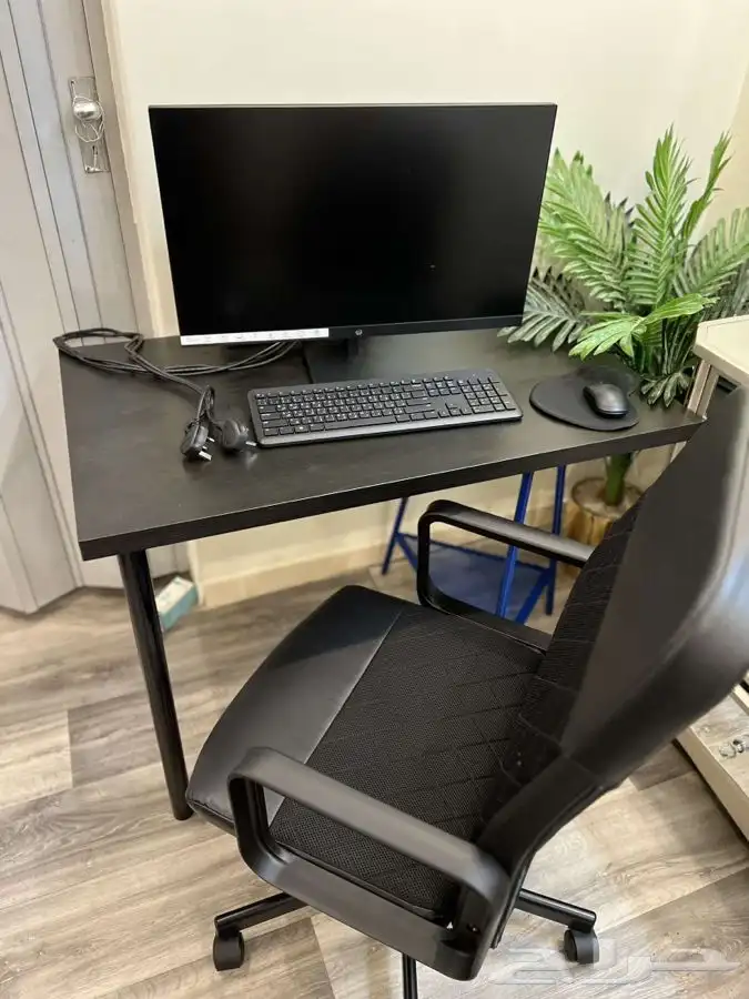 كمبيوتر مكتبي مع مكتب من ايكياء جديد استخدم 3ايام 1