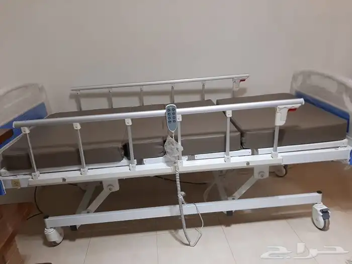 سرير طبي كهربائي مع المرتبه الطبيه ورافعه طبيه 4