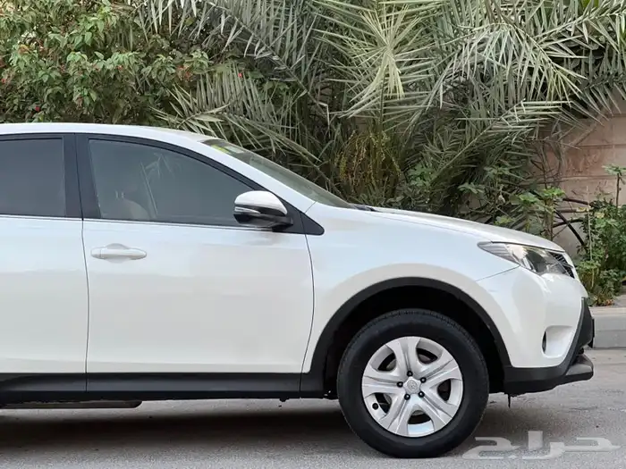 ((تم البيع )) تويوتا راف فور مخزن RAV4 2015 11