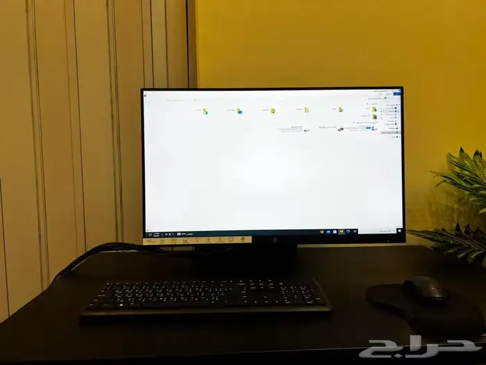 كمبيوتر مكتبي مع مكتب من ايكياء جديد استخدم 3ايام 5