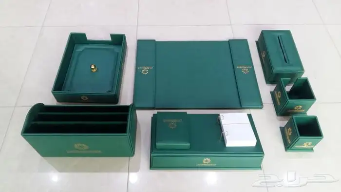 بكجات جلدية وكرتونية 40