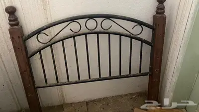 4 سرر حديد للبيع 2 قواعد خشب و2 حديد السعر 180. للواحد 1