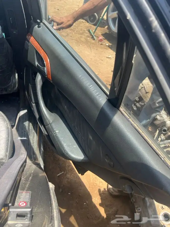 قطع غيار تشليح مرسيدس فياقرا s350 موديل 2004 - 2006 9