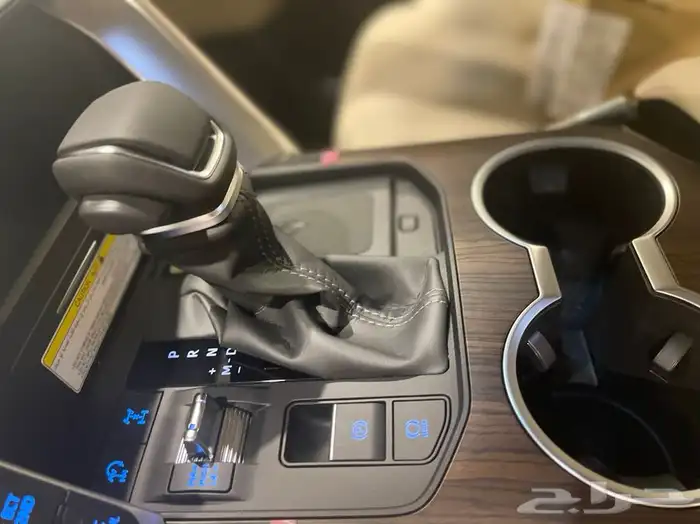 لاندكروزر جى اكس ار 4 بنزين 2025 16