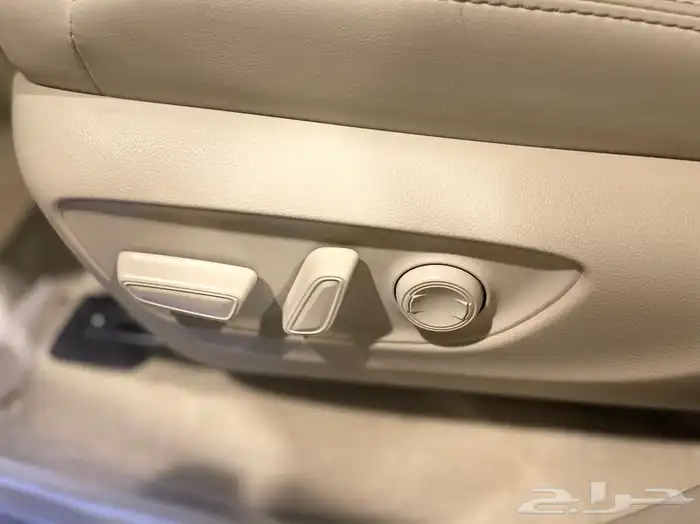 لاندكروزر جى اكس ار 4 بنزين 2025 17