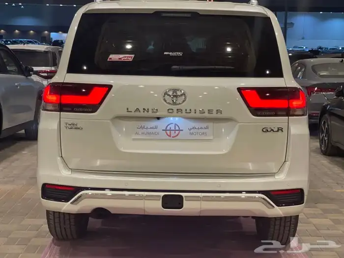 لاندكروزر جى اكس ار 4 بنزين 2025 3