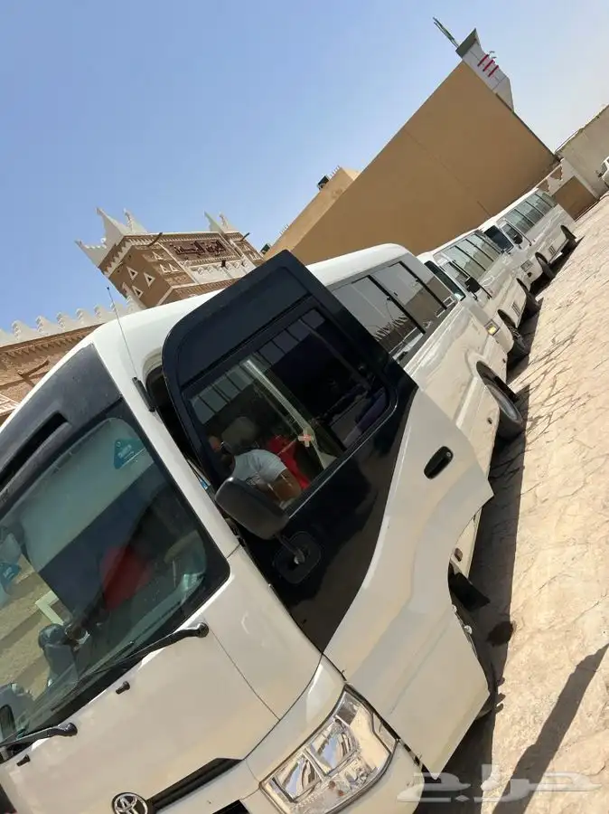 Bus for rent in Saudi Arabia 20 seats and 30 seats Availabl 1