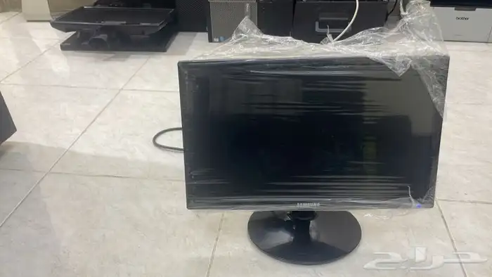 كمبيوتر ديل4 رام مع 256SSD السريع جدا مع شاشة وقطعة واي فاي 10