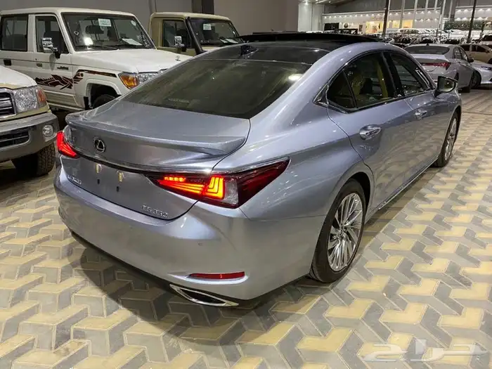 لكزس E350 2025 4