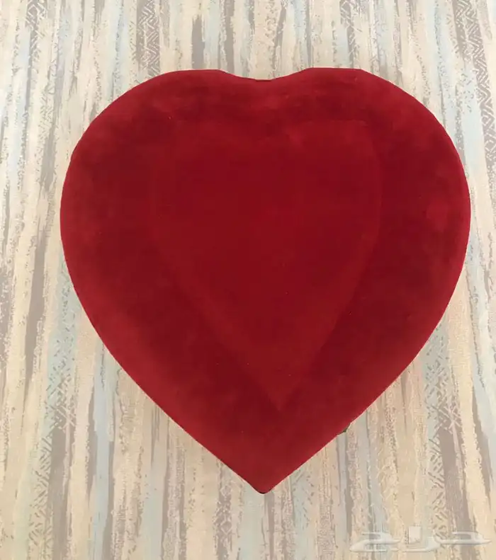 علبة مخمل مكياج عطور قلب احمر اكسسوارات قديم تراث انتيك 0