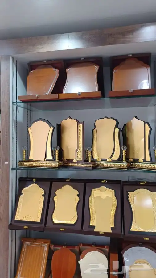 طباعة دروع أقلام لوحات تعريفية لوحات مكاتب اختام كروت دروع 25