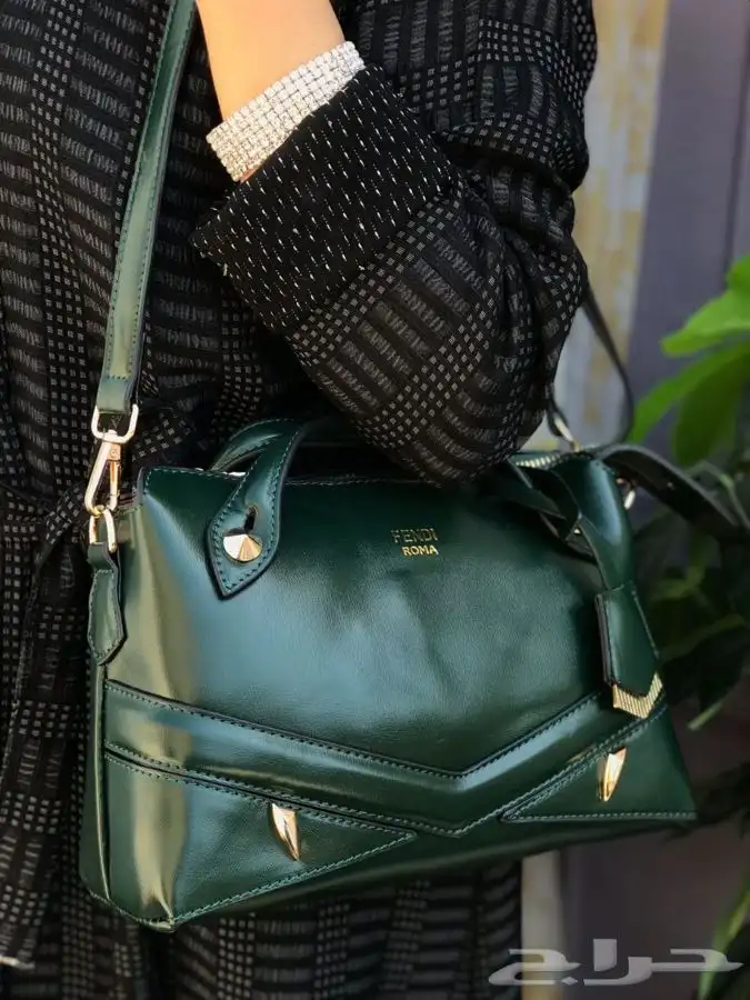 عرض شنطة ب 150  عرض 3 شنط 270 ريال 56