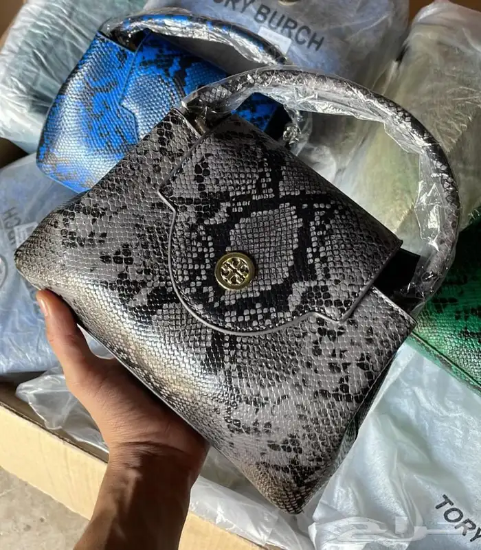 عرض شنطة ب 150  عرض 3 شنط 270 ريال 30