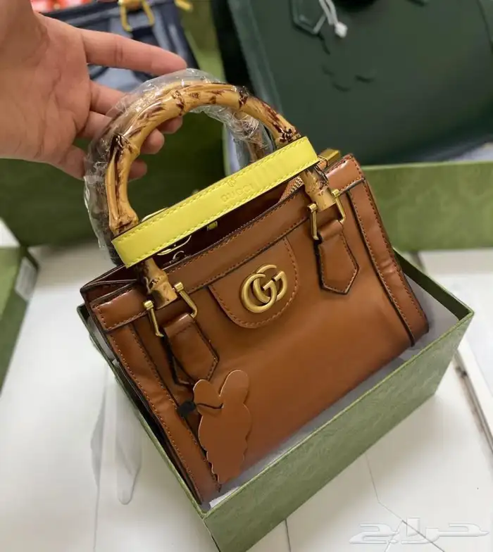 عرض شنطة ب 150  عرض 3 شنط 270 ريال 53