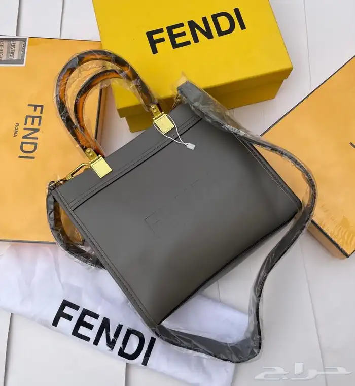 عرض شنطة ب 150  عرض 3 شنط 270 ريال 43