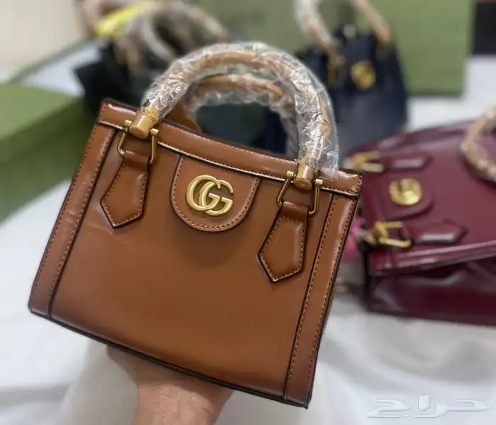 عرض شنطة ب 150  عرض 3 شنط 270 ريال 54