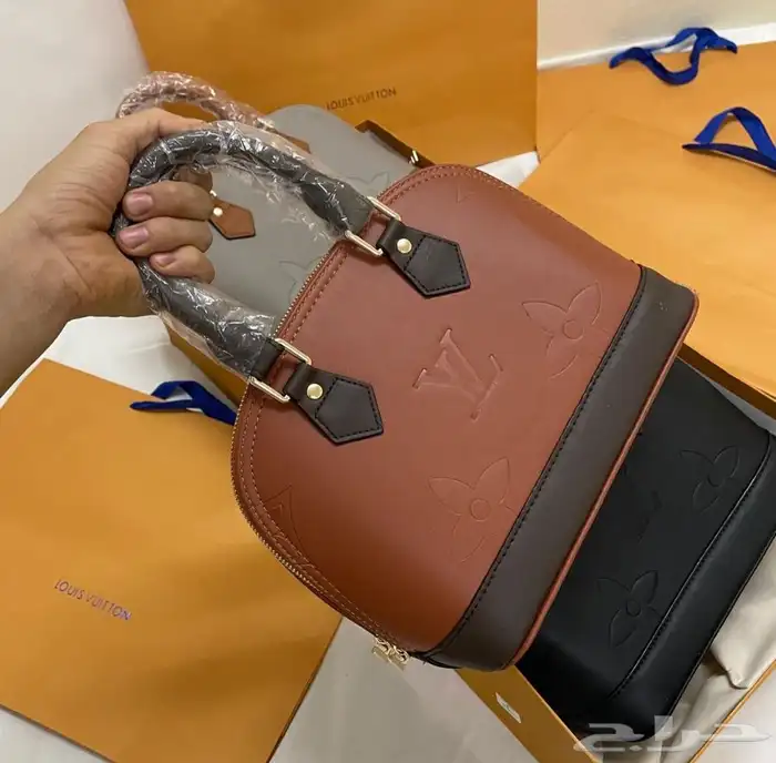 عرض شنطة ب 150  عرض 3 شنط 270 ريال 46