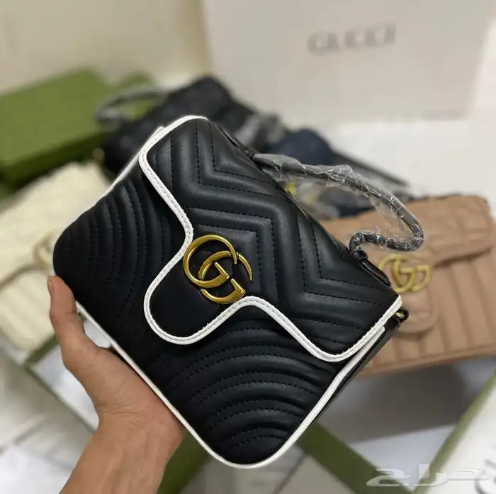 عرض شنطة ب 150  عرض 3 شنط 270 ريال 15