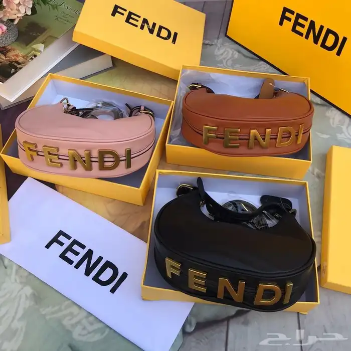 عرض شنطة ب 150  عرض 3 شنط 270 ريال 61