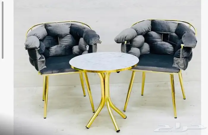 طاولات اطقم مع كرسيين وفي مع 4 كرسي وتس فقط 47