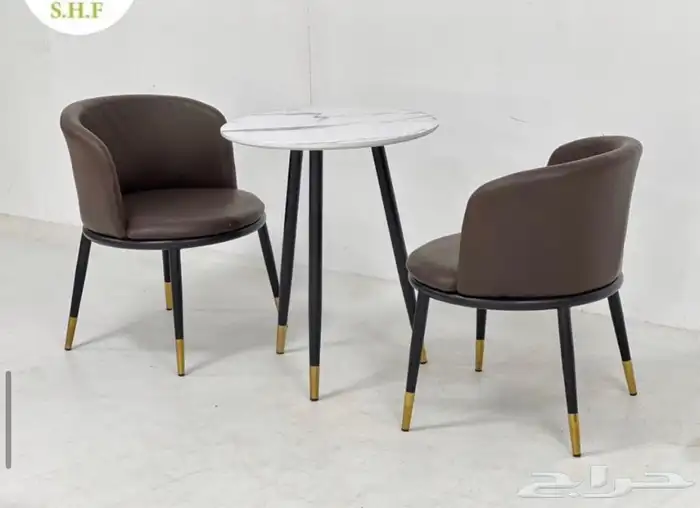 طاولات اطقم مع كرسيين وفي مع 4 كرسي وتس فقط 33