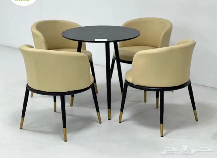 طاولات اطقم مع كرسيين وفي مع 4 كرسي وتس فقط 39