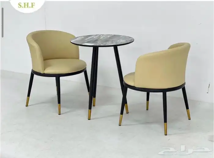 طاولات اطقم مع كرسيين وفي مع 4 كرسي وتس فقط 32