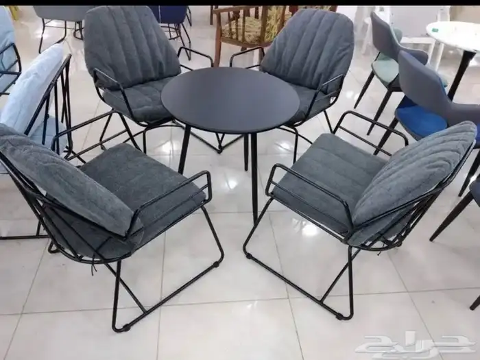 طاولات اطقم مع كرسيين وفي مع 4 كرسي وتس فقط 71