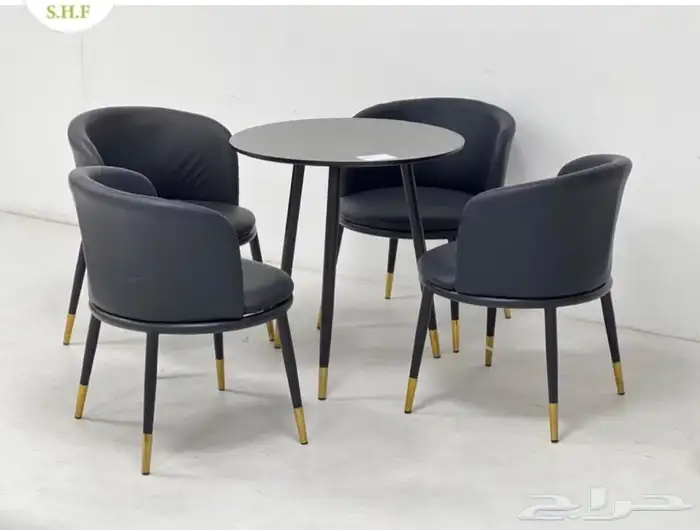 طاولات اطقم مع كرسيين وفي مع 4 كرسي وتس فقط 40