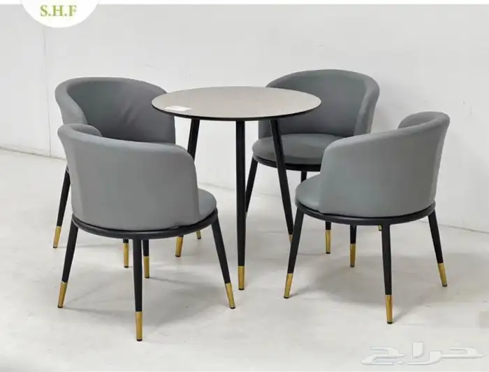 طاولات اطقم مع كرسيين وفي مع 4 كرسي وتس فقط 34
