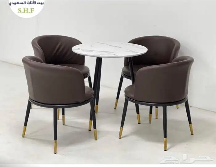 طاولات اطقم مع كرسيين وفي مع 4 كرسي وتس فقط 37