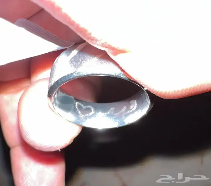 بالليزر كتابة نحت على الخواتم والدبل والإكسسوارات 4