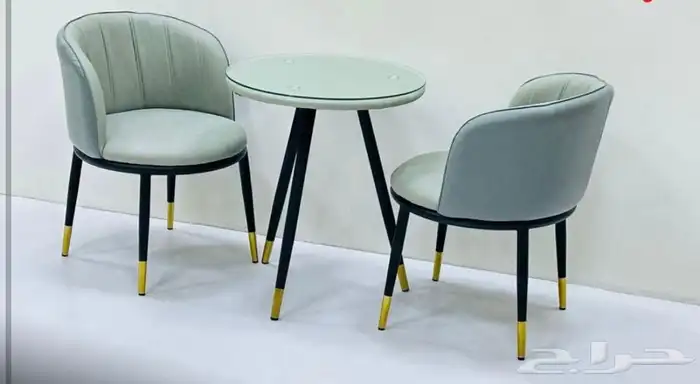 طاولات اطقم مع كرسيين وفي مع 4 كرسي وتس فقط 80