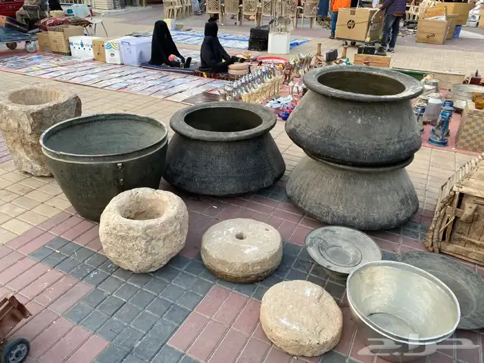 صواني تراثية نادره وقدور حجري ونحاس قديمة 4