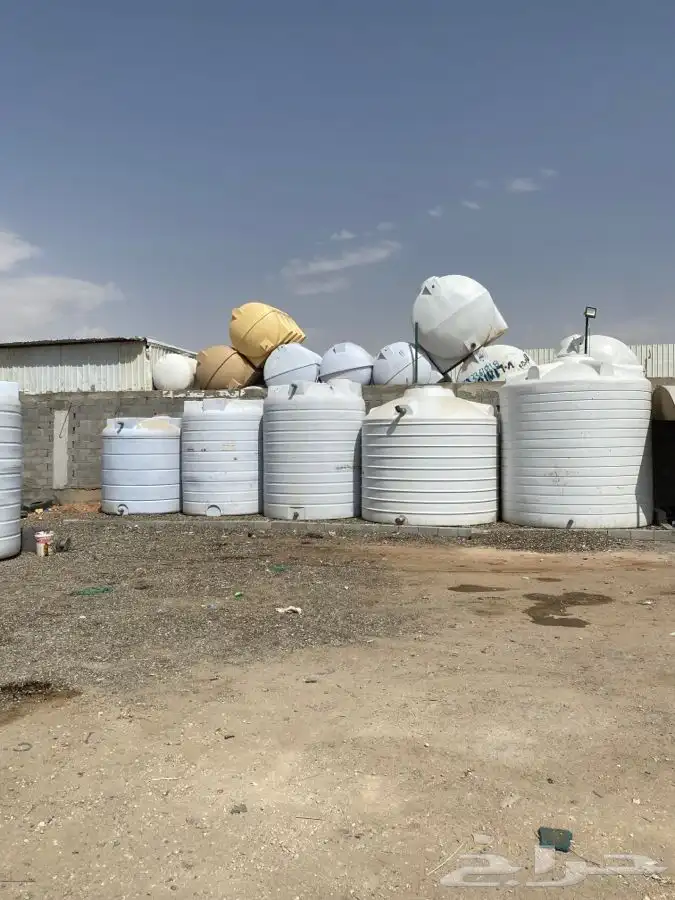 خزانات ماء للبيع احجام مختلفه كبيره نضيف مرااا علا شرط 0