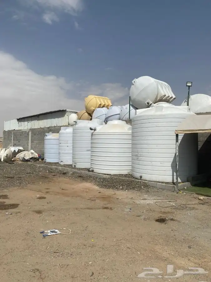 خزانات ماء للبيع احجام مختلفه كبيره نضيف مرااا علا شرط 2