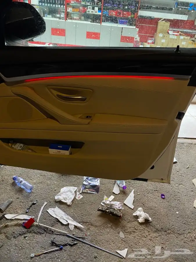 انوار داخليه على سيارة بي ام 2017 11