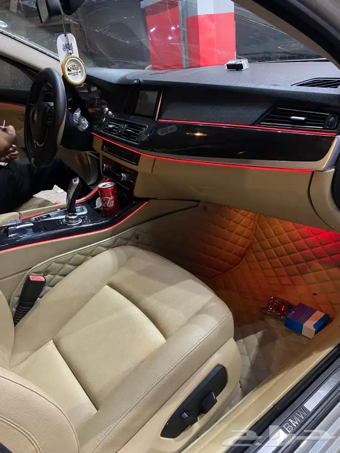 انوار داخليه على سيارة بي ام 2017 2