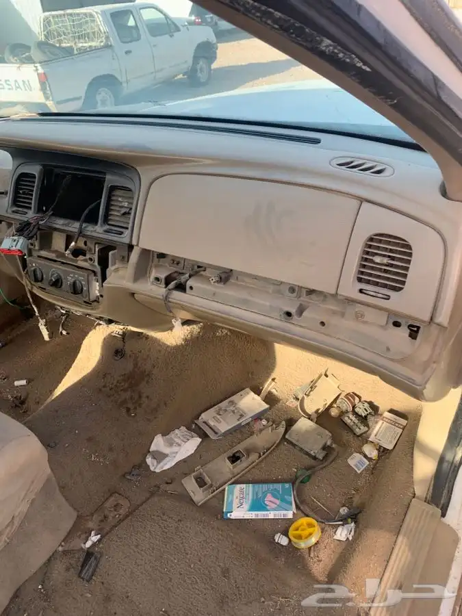 فورد فكتوريا 2011 للبيع قطع 1