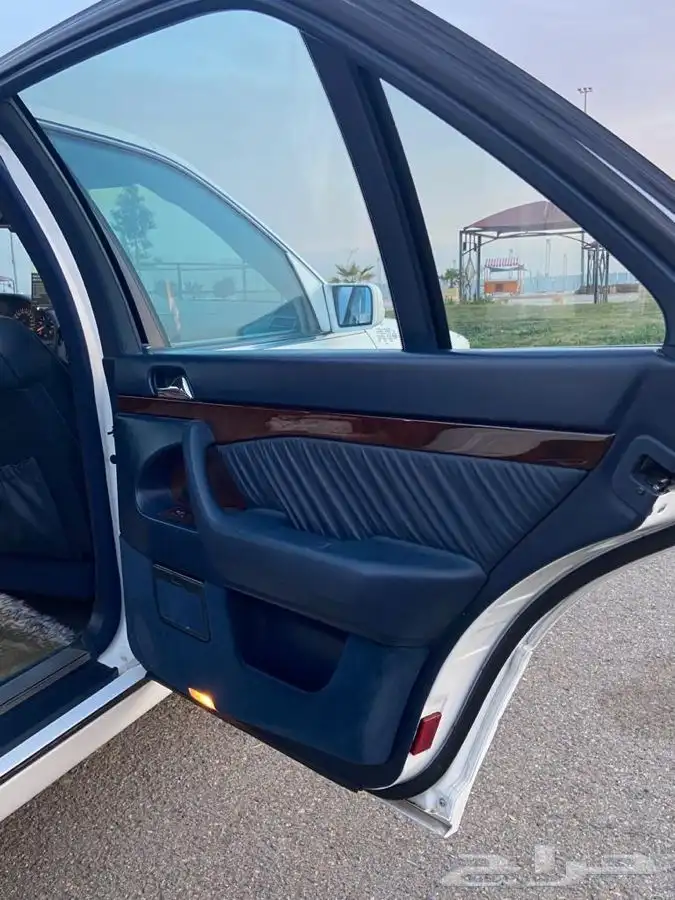 للبيع مرسدس S E L مخزن 18