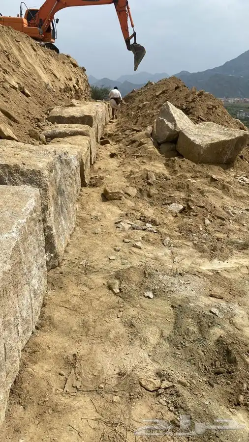 (بوكلين وكسارة) للبنيان وتكسير وتفريس الحجر  وحفر وقص أراضي 8