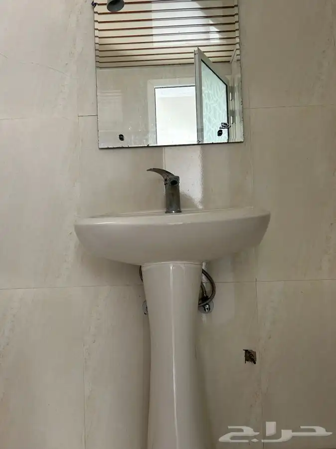 أبواب خشب و مغاسل 1