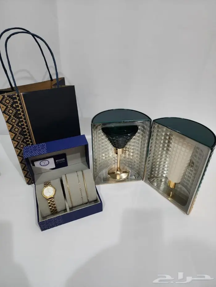 احجز هدايا العيد مع الكتابه مجانا ساعات مرصعه زريكون 32