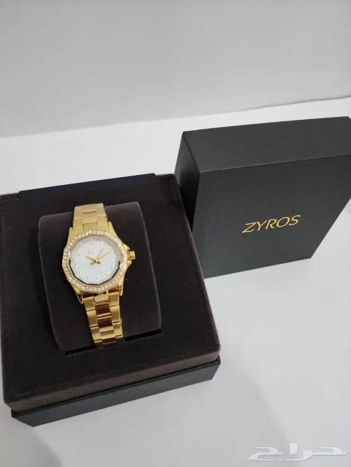 احجز هدايا العيد مع الكتابه مجانا ساعات مرصعه زريكون 42